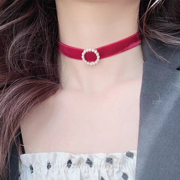 N324 Pearl Circle Velvet Collar
