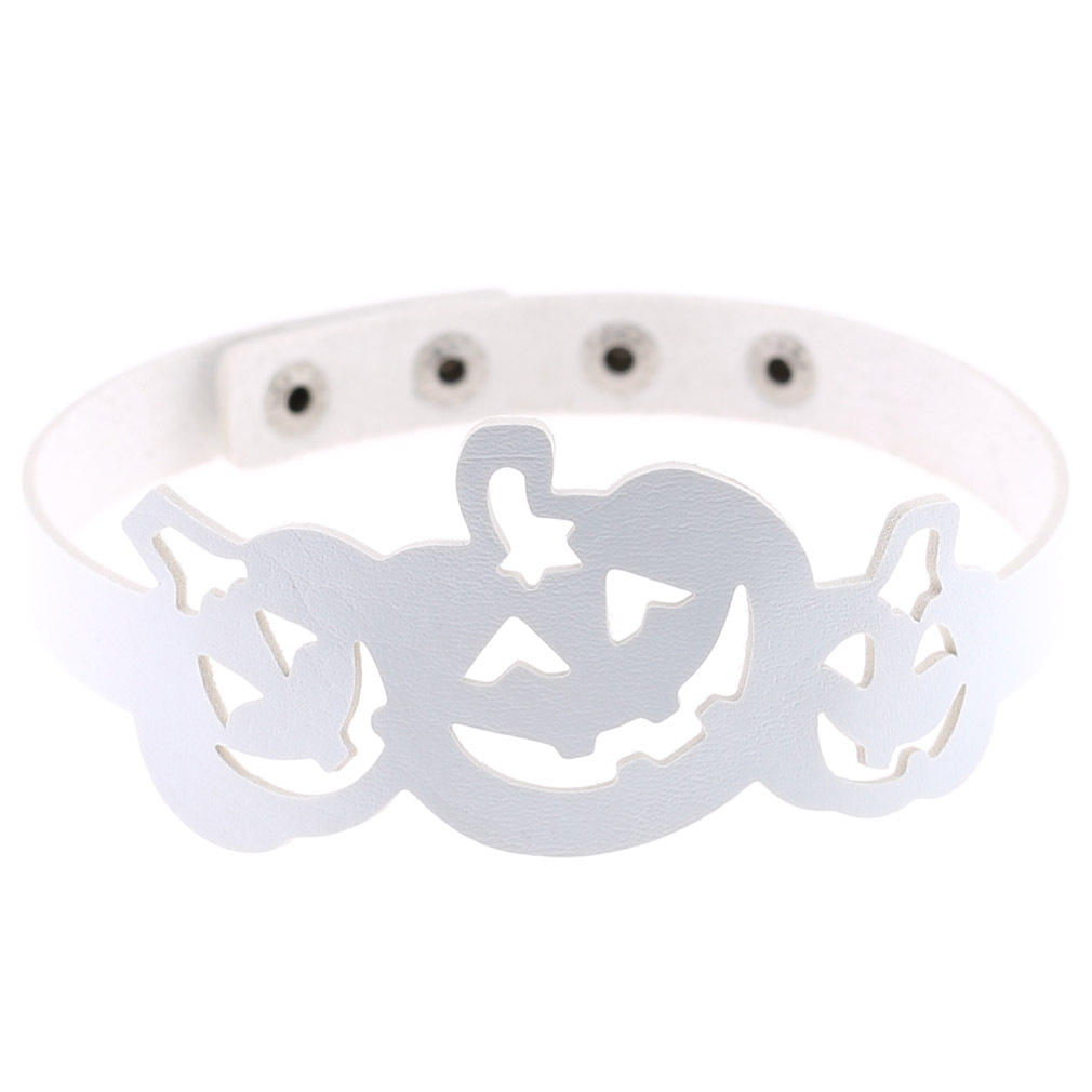 (image for) Cutout Pumpkin Collar