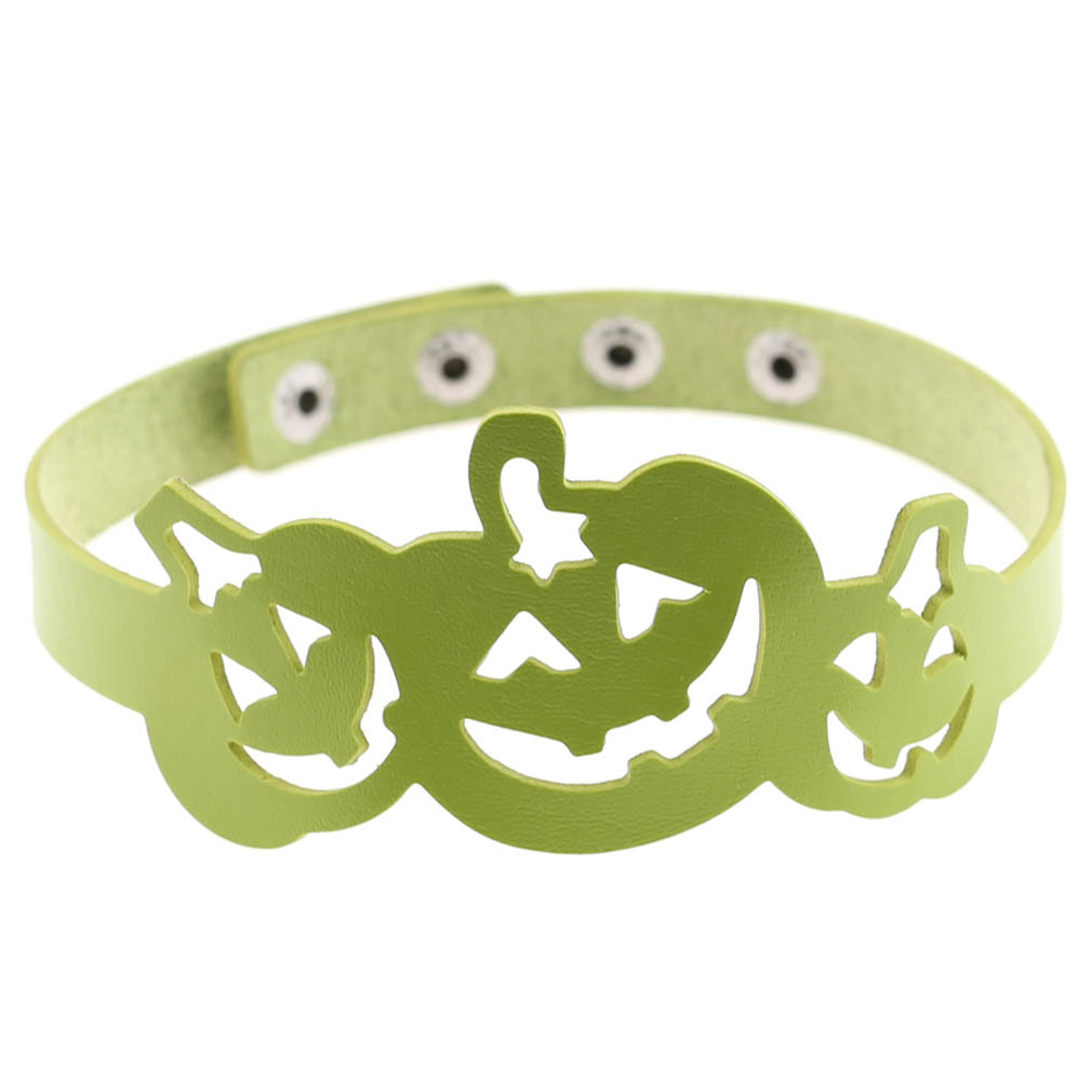 (image for) Cutout Pumpkin Collar