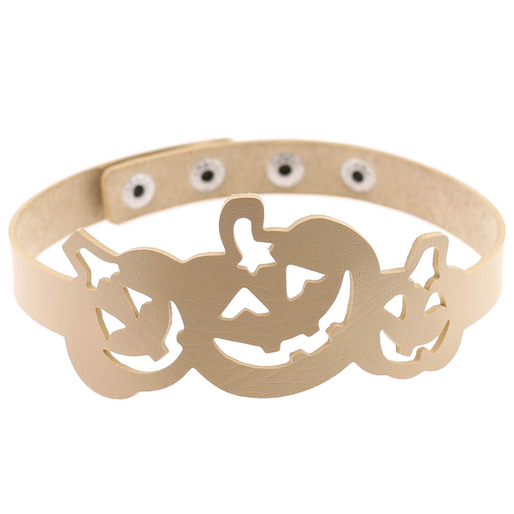 (image for) Cutout Pumpkin Collar