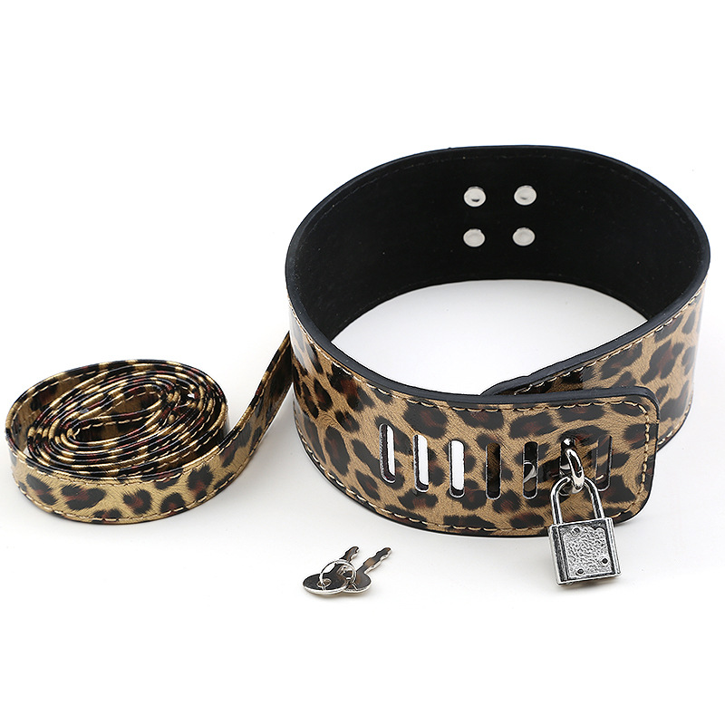 (image for) Leopard Lockable Neck Collar
