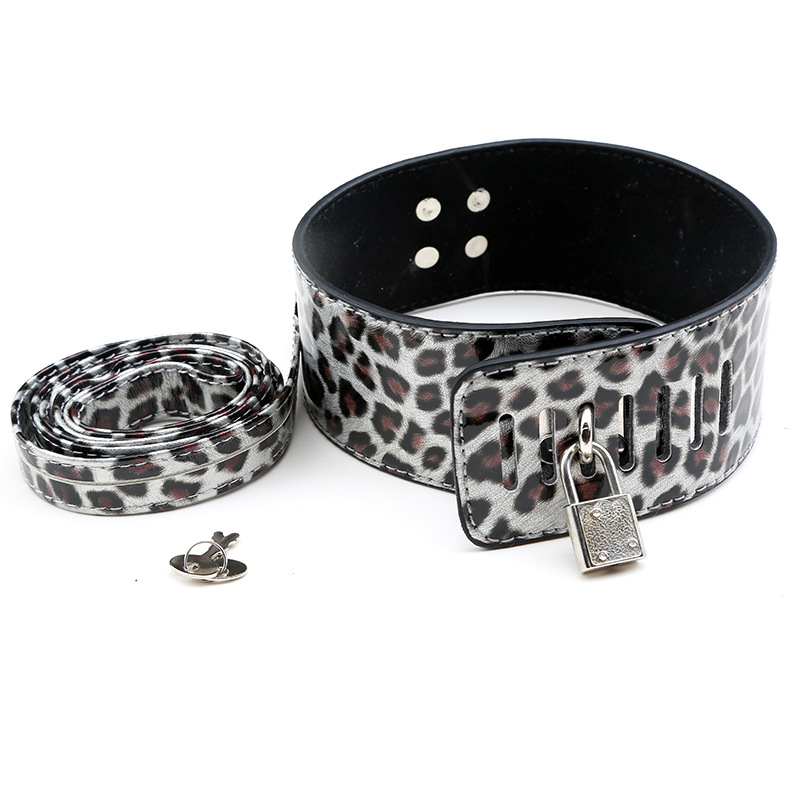 (image for) Leopard Lockable Neck Collar