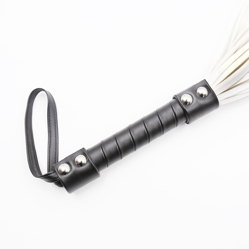 (image for) Black Handle White Whip